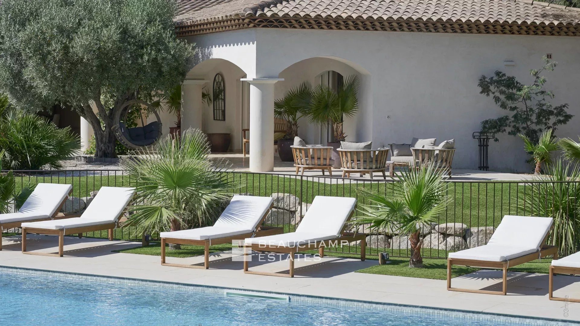 Provençal-style villa in the hinterland of Saint-Tropez Provençal-style villa in the hinterland of Saint-Tropez