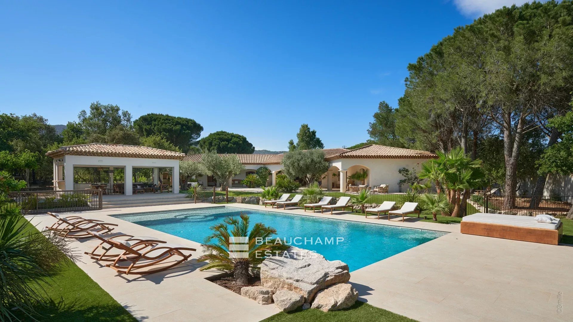 Provençal-style villa in the hinterland of Saint-Tropez Provençal-style villa in the hinterland of Saint-Tropez