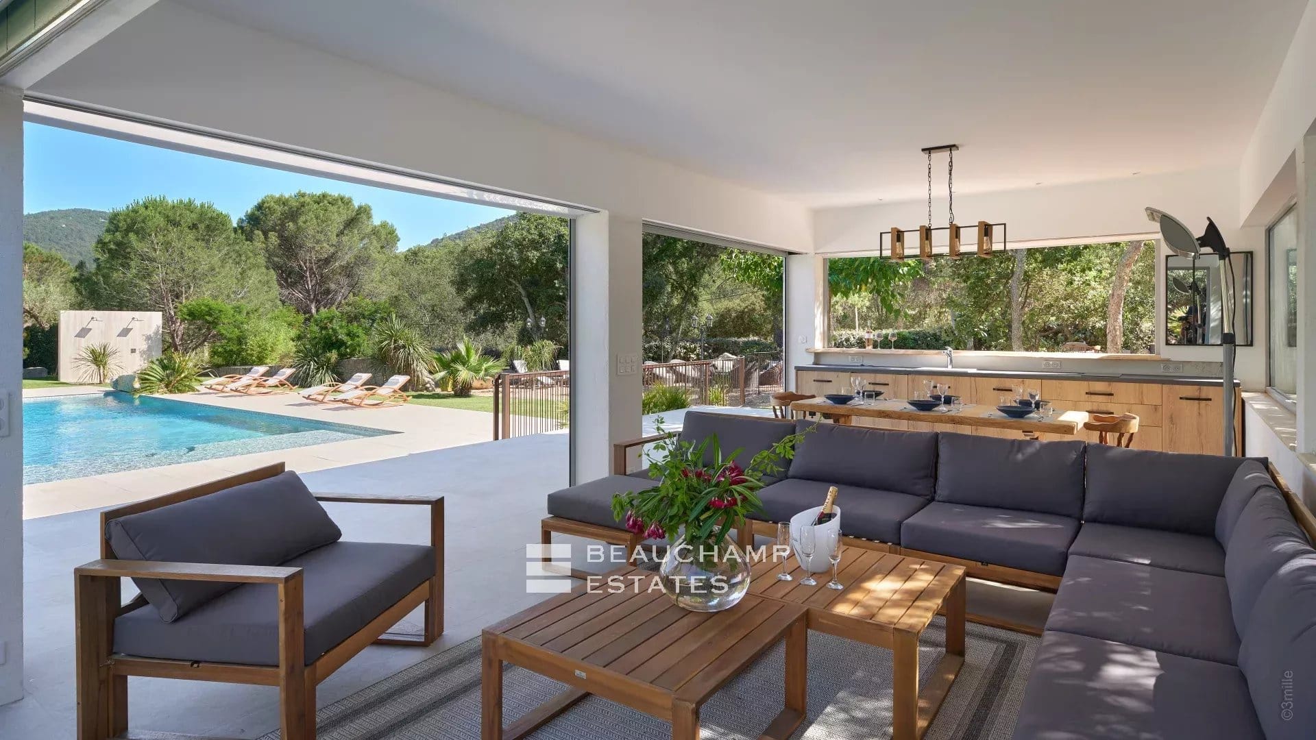 Provençal-style villa in the hinterland of Saint-Tropez Provençal-style villa in the hinterland of Saint-Tropez