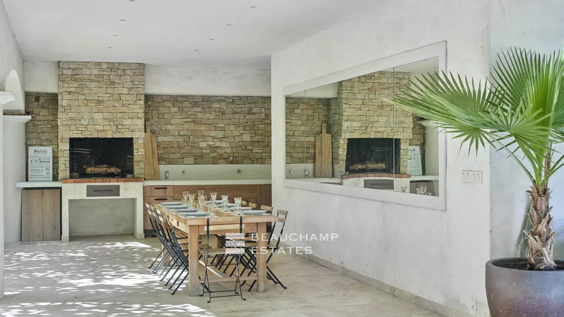 Provençal-style villa in the hinterland of Saint-Tropez Provençal-style villa in the hinterland of Saint-Tropez