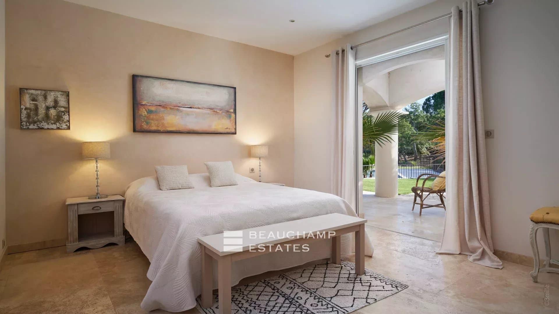 Provençal-style villa in the hinterland of Saint-Tropez Provençal-style villa in the hinterland of Saint-Tropez