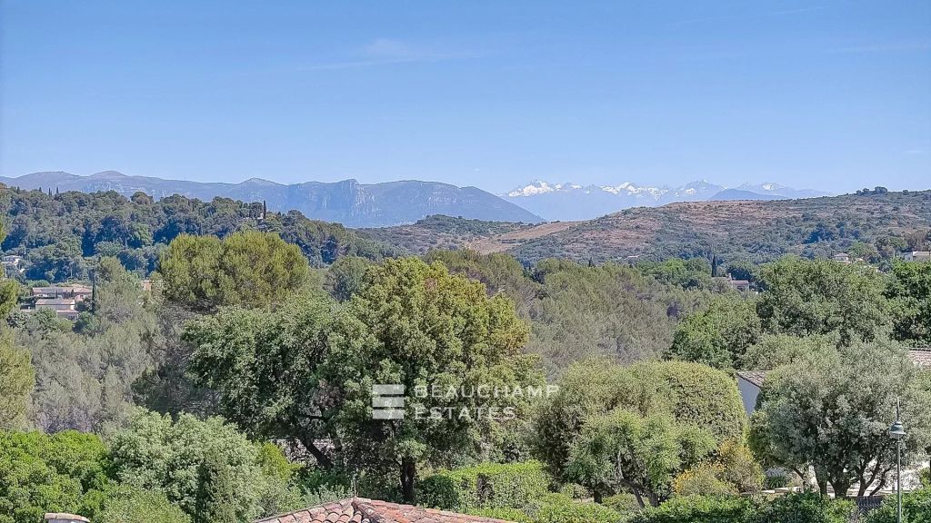 Provençal Villa in a Gated Estate – Biot