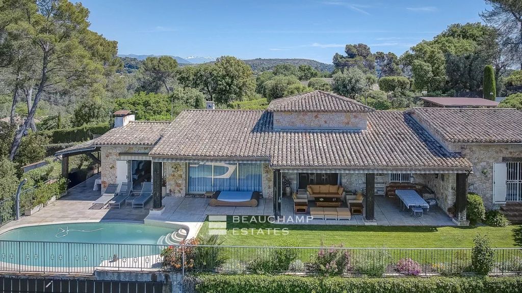 Provençal Villa in a Gated Estate – Biot