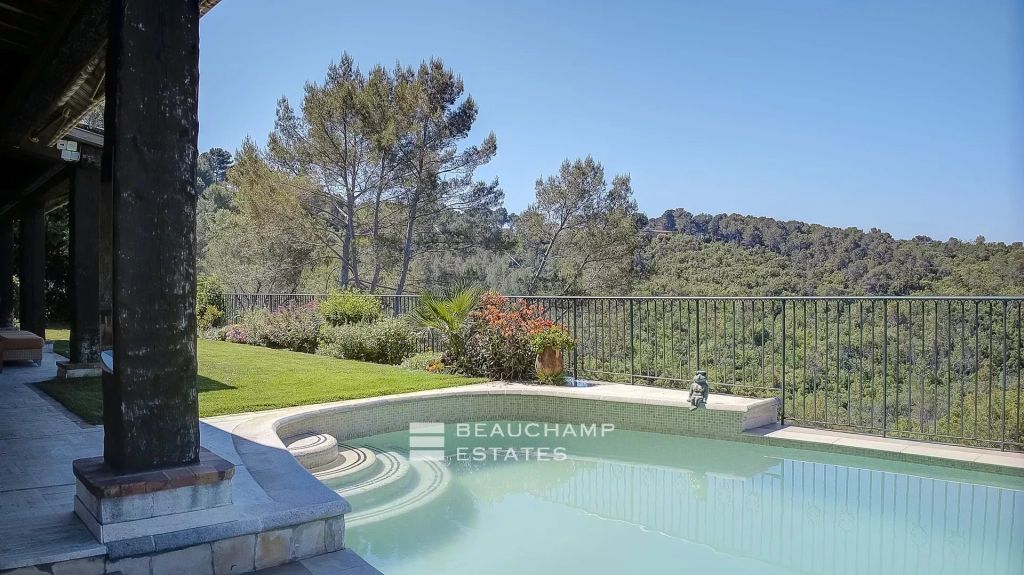 Provençal Villa in a Gated Estate – Biot