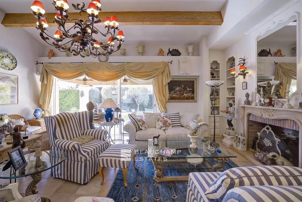 Provençal Villa with Heated Pool in a Gated Estate in Mougins
