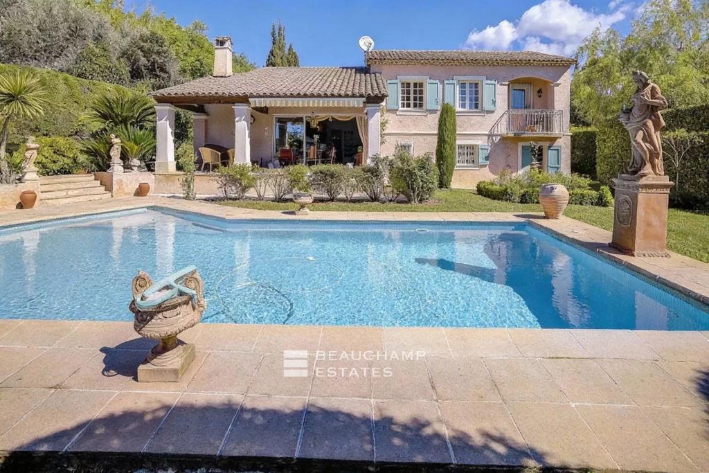 Provençal Villa with Heated Pool in a Gated Estate in Mougins