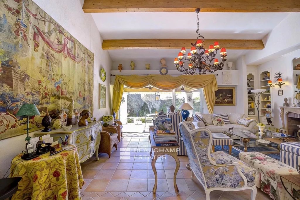 Provençal Villa with Heated Pool in a Gated Estate in Mougins