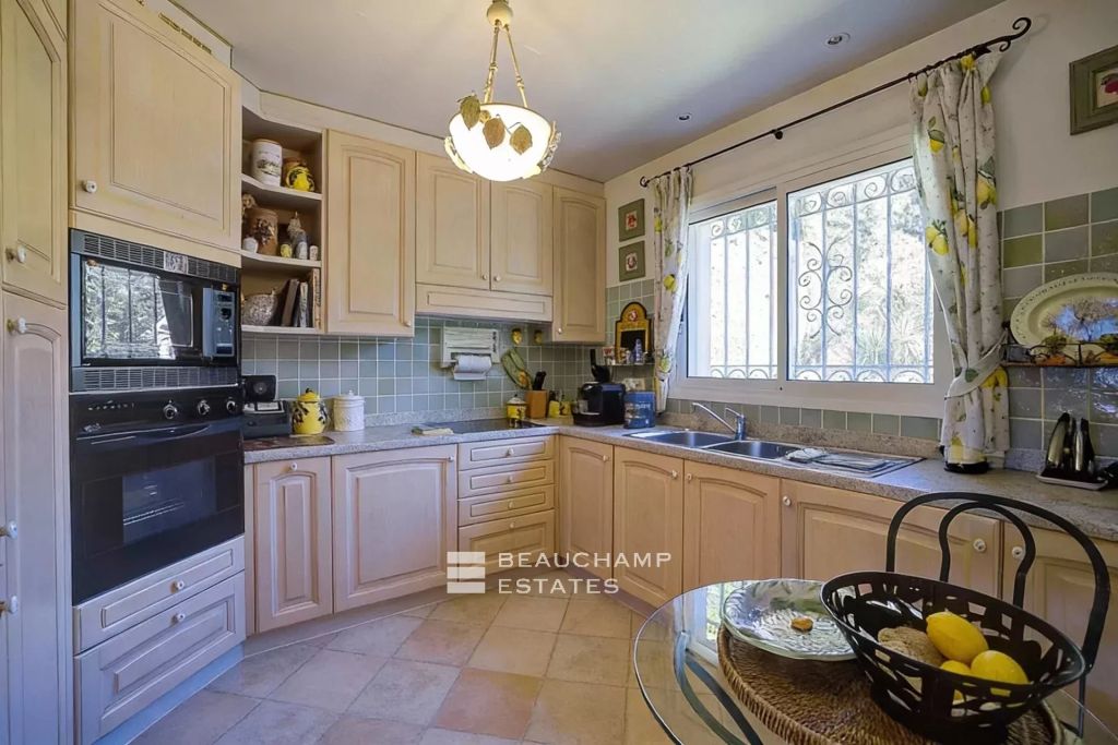 Provençal Villa with Heated Pool in a Gated Estate in Mougins