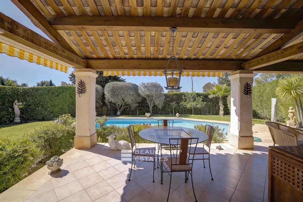 Provençal Villa with Heated Pool in a Gated Estate in Mougins