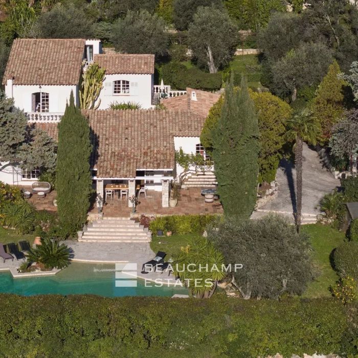 Provençal villa with panoramic views of the Esterel hills and the sea