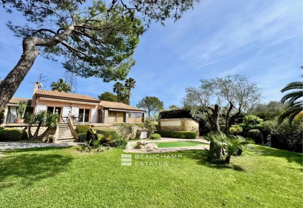 Quiet Provençal villa with landscaped garden, swimming pool and independent apartment