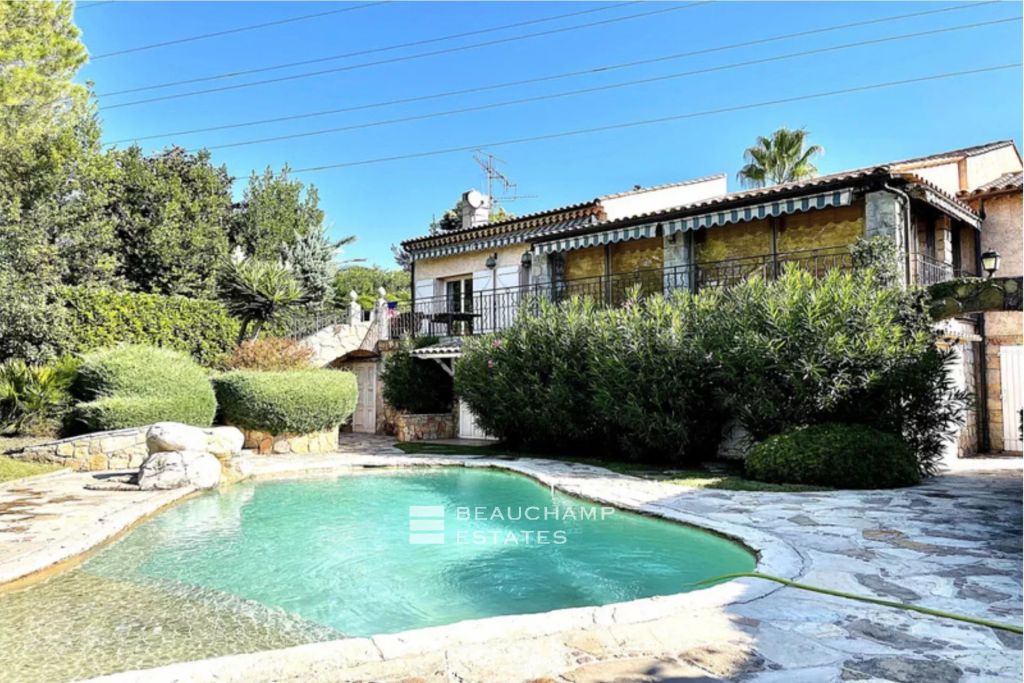 Quiet Provençal villa with landscaped garden, swimming pool and independent apartment