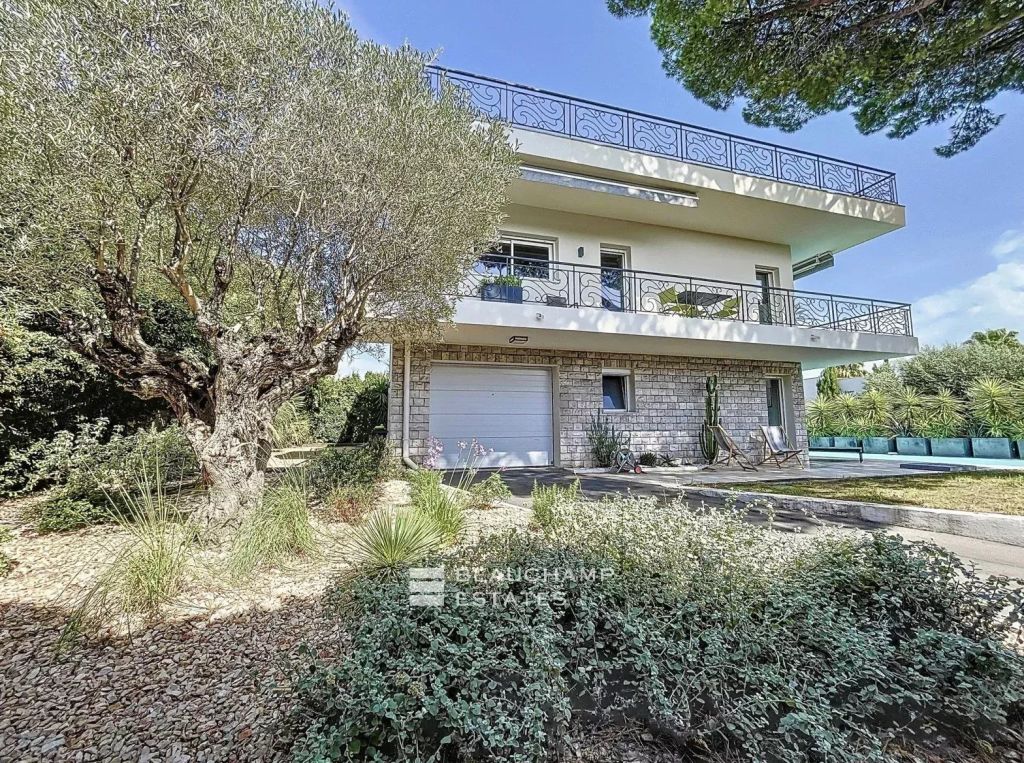 Quiet villa near the center of Cannes