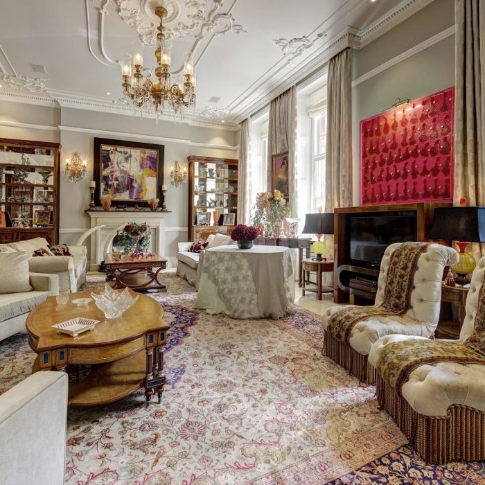 Raised ground floor two bedroom apartment beside Royal Albert Hall