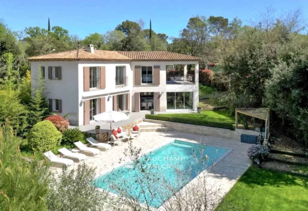 Recently Built Villa in Valbonne