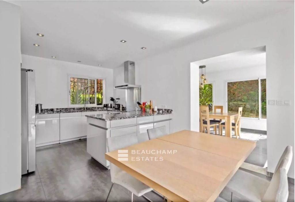 Recently Built Villa in Valbonne