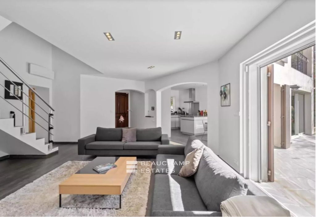 Recently Built Villa in Valbonne