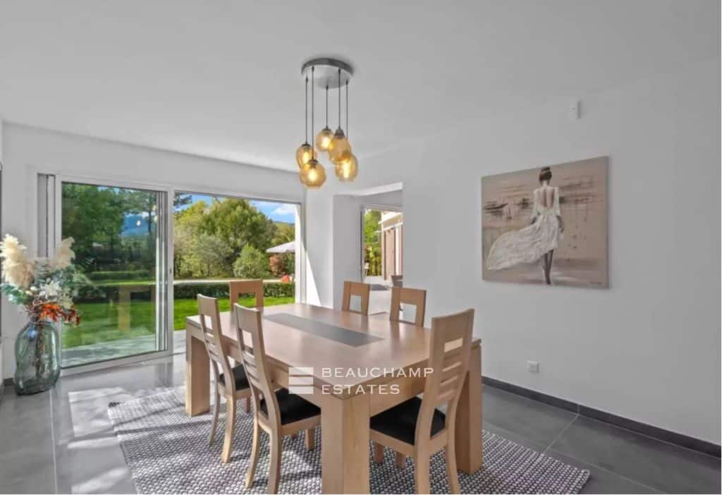 Recently Built Villa in Valbonne