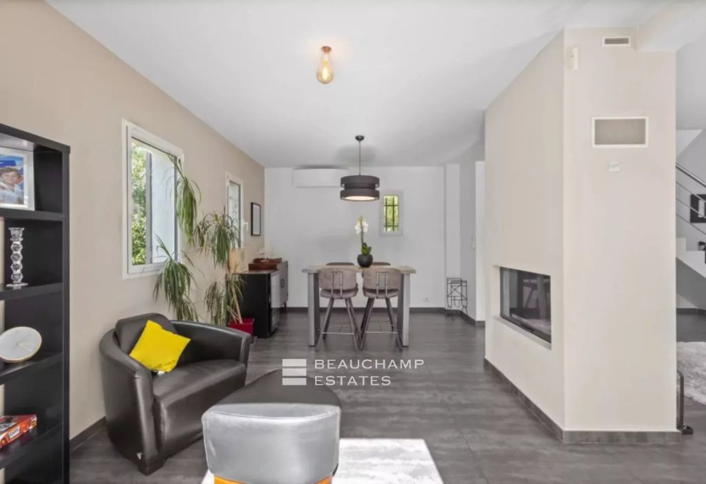 Recently Built Villa in Valbonne