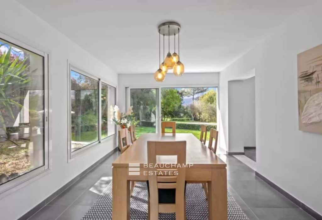 Recently Built Villa in Valbonne