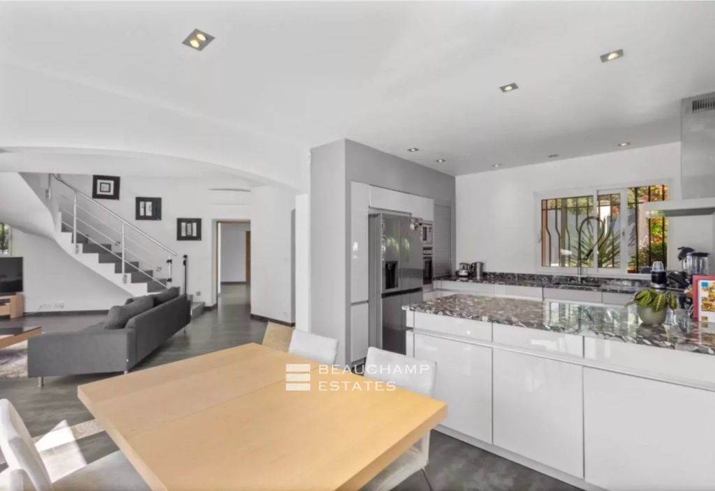 Recently Built Villa in Valbonne