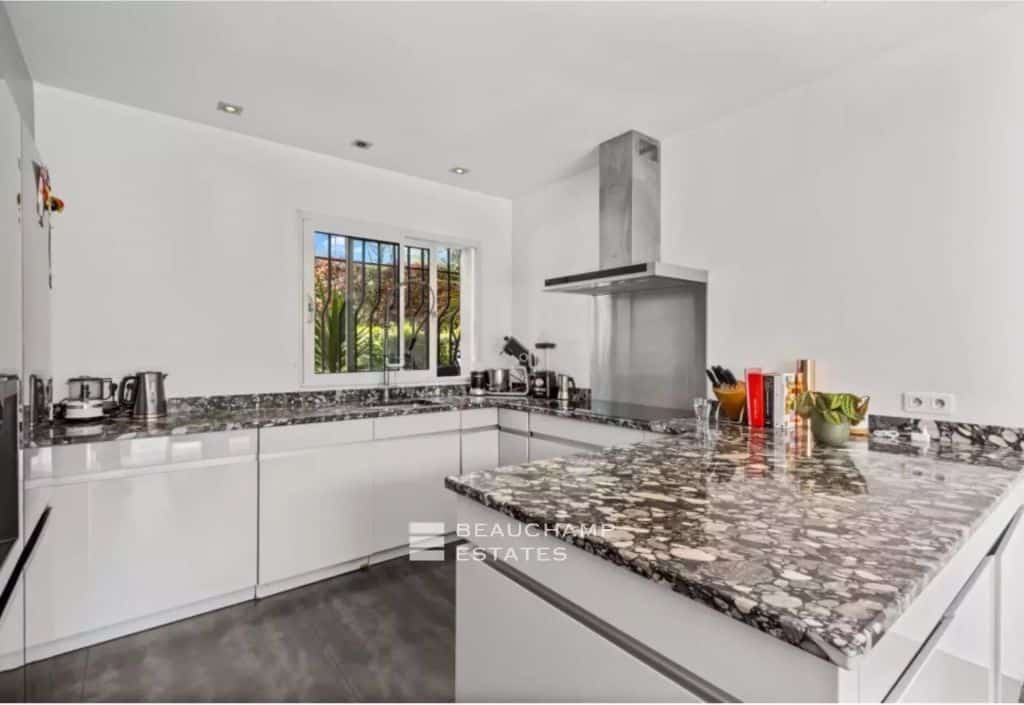 Recently Built Villa in Valbonne