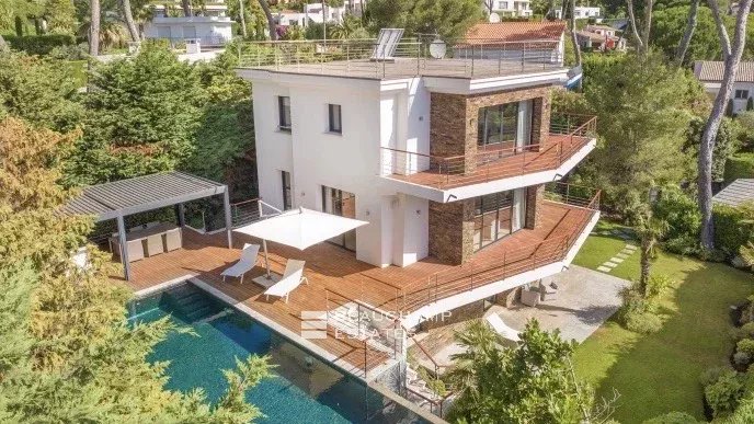 Villa moderne récemment rénovée