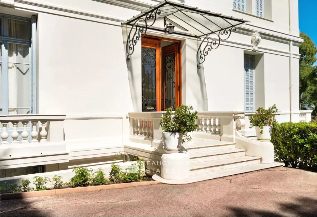 Refined 2-bedroom Belle Époque apartment