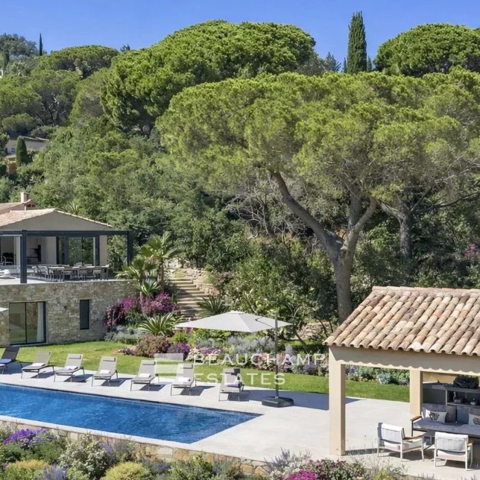 Refined contemporary villa with views over the Bay of Saint-Tropez