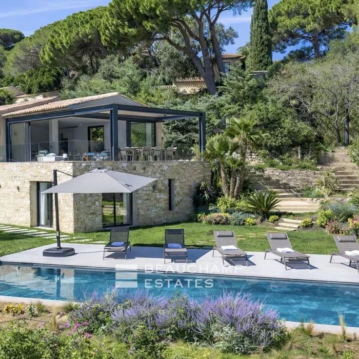 Refined contemporary villa with views over the Bay of Saint-Tropez