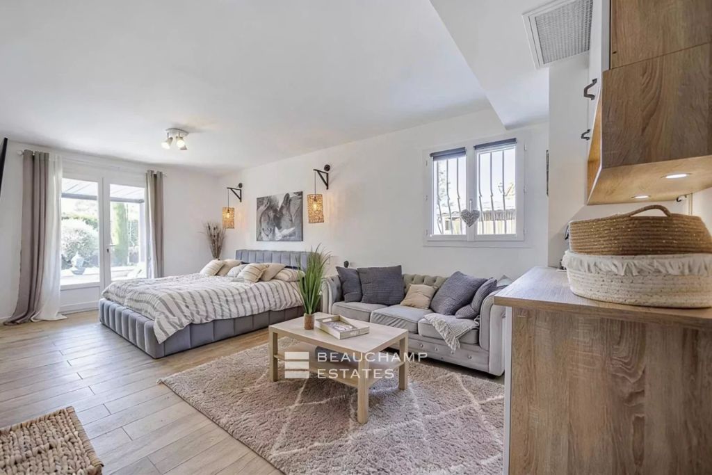 Renovated Provençal Villa with Pool on Flat Land in Mougins