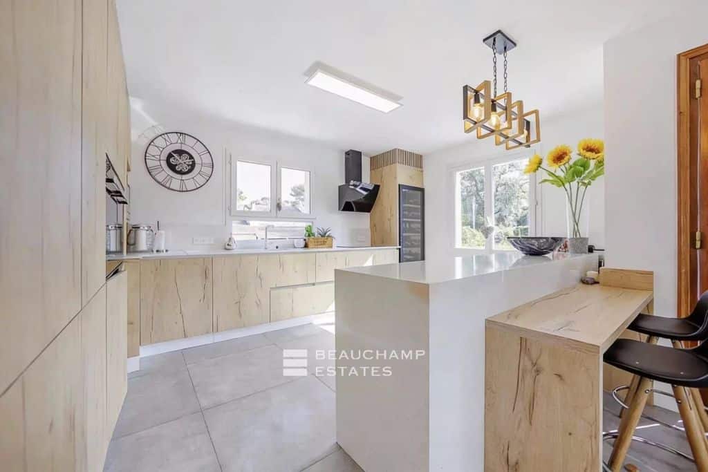 Renovated Provençal Villa with Pool on Flat Land in Mougins