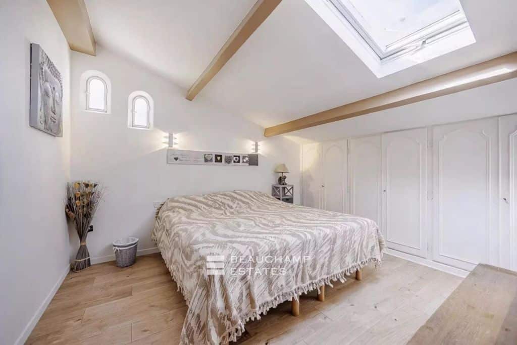 Renovated Provençal Villa with Pool on Flat Land in Mougins