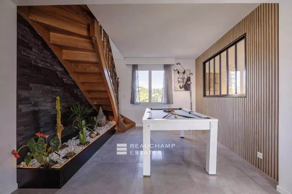 Renovated Provençal Villa with Pool on Flat Land in Mougins