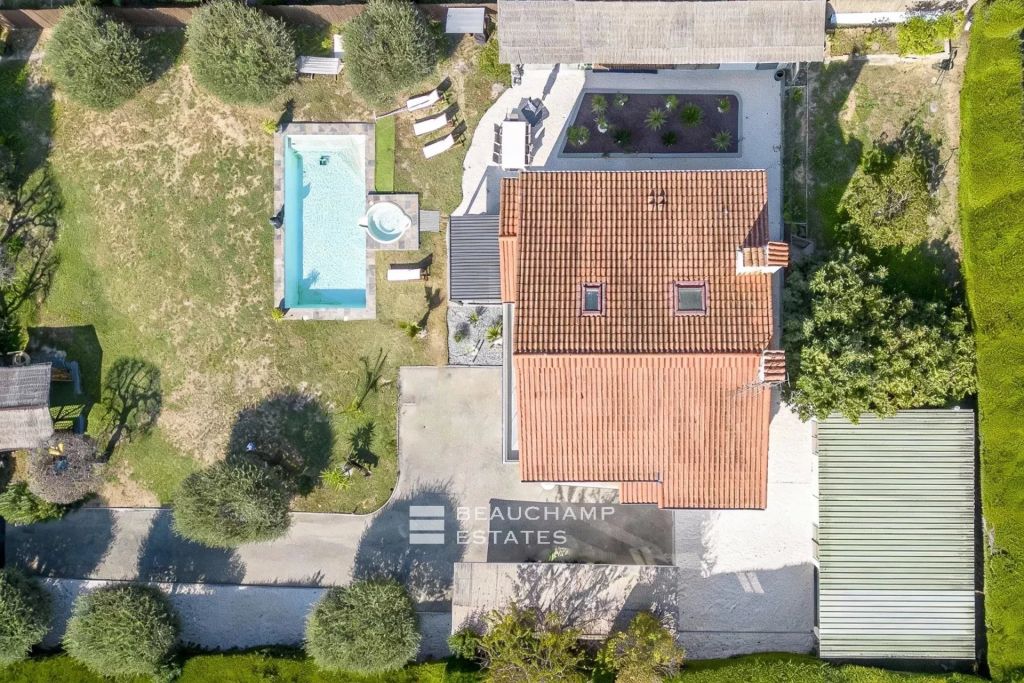 Renovated Provençal Villa with Pool on Flat Land in Mougins