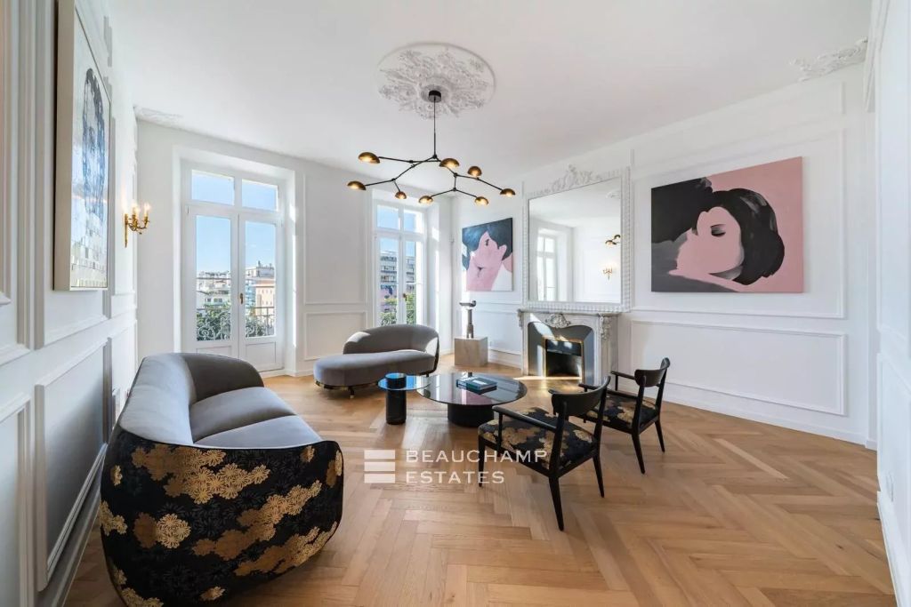 Renovated Three-Room Apartment – Cannes