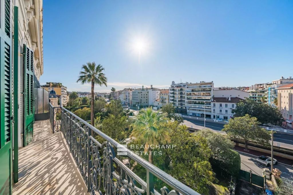 Renovated Three-Room Apartment – Cannes