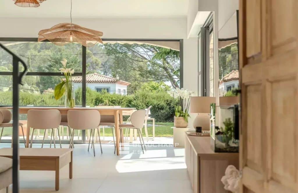 Renovated Villa in a Gated Estate, Close to Schools and Golf Courses