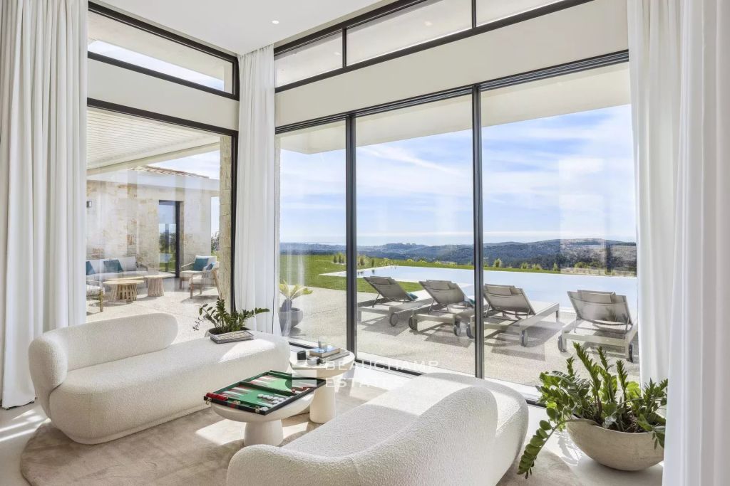 Roquefort-les-Pins – New Contemporary Villa with Exceptional Sea Views