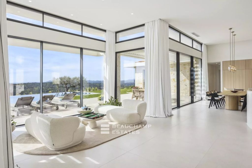 Roquefort-les-Pins – New Contemporary Villa with Exceptional Sea Views