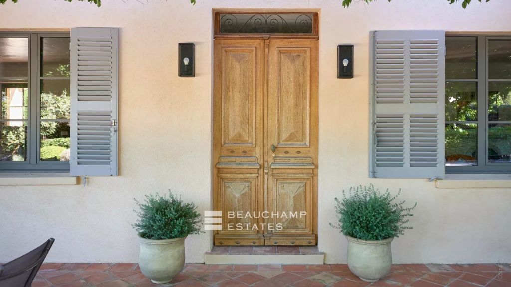 Saint-tropez, charming villa with 6 bedrooms within walking distance to La Place des lices, Saint-Tropez