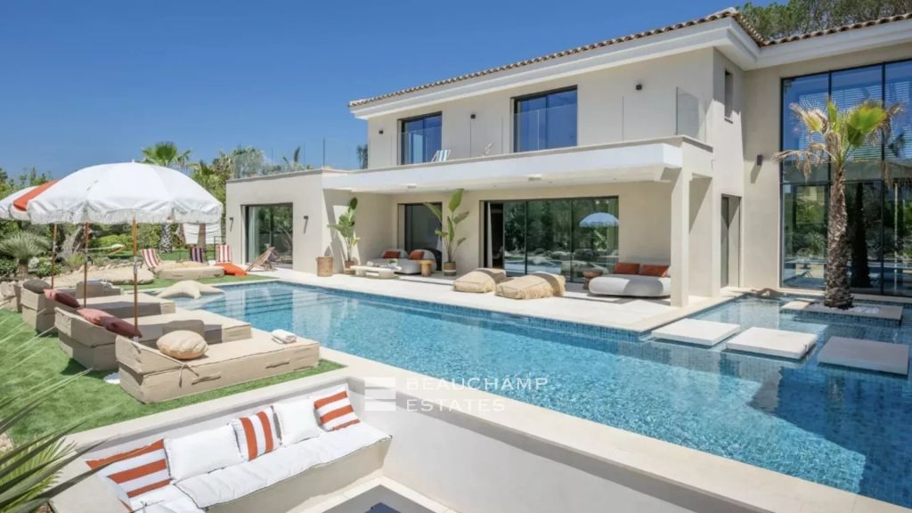 Saint-Tropez — Contemporary Villa in the Heart of the Village