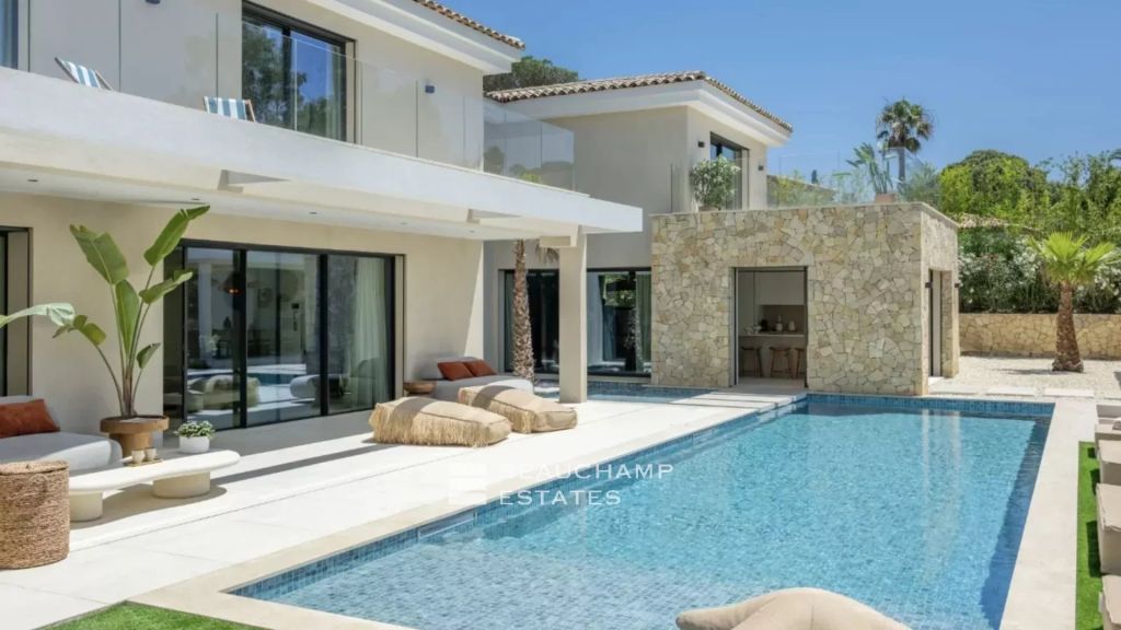 Saint-Tropez — Contemporary Villa in the Heart of the Village