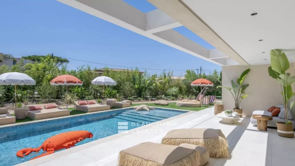 Saint-Tropez — Contemporary Villa in the Heart of the Village