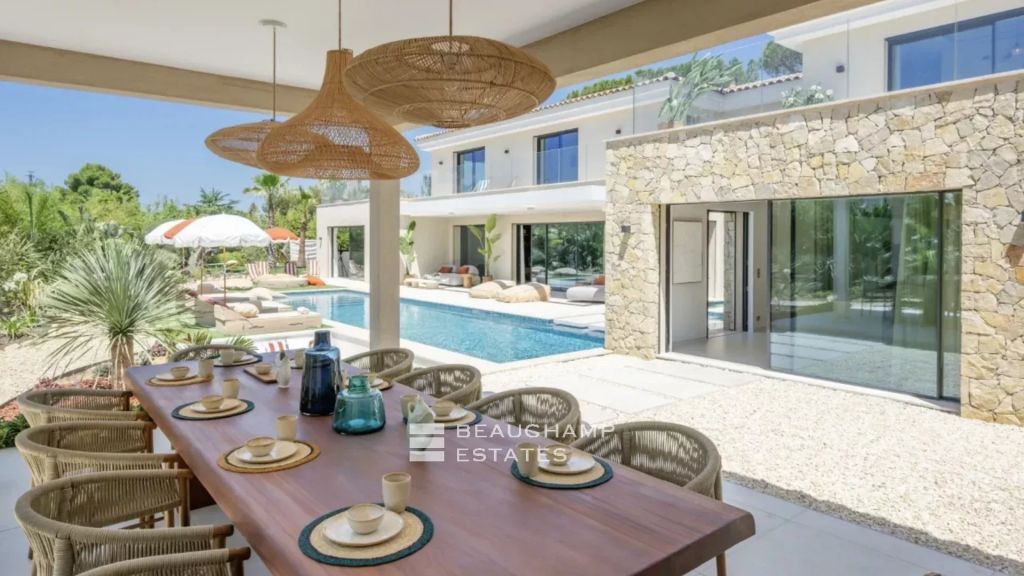 Saint-Tropez — Contemporary Villa in the Heart of the Village