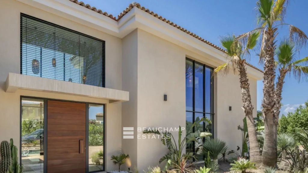 Saint-Tropez — Contemporary Villa in the Heart of the Village