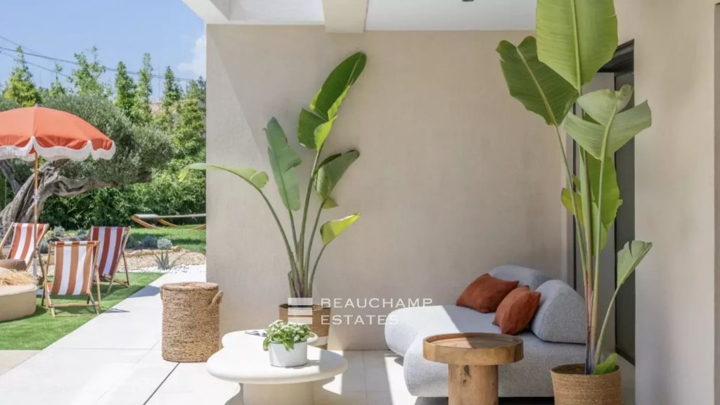 Saint-Tropez — Contemporary Villa in the Heart of the Village