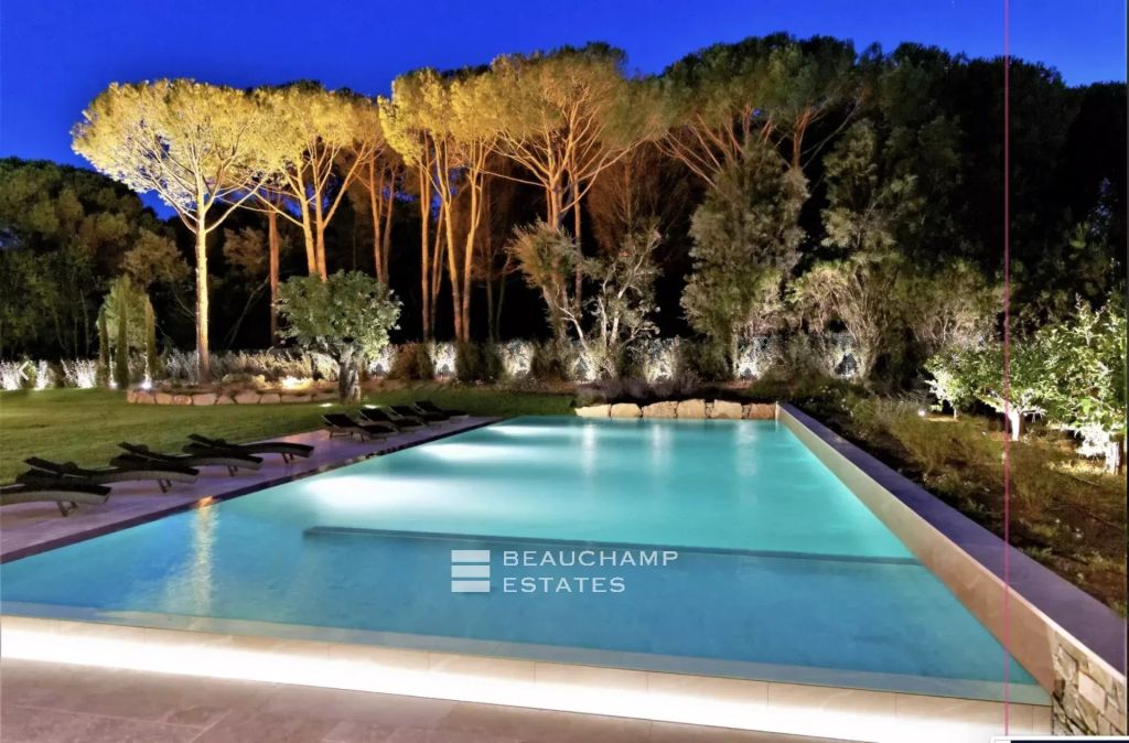 SAINT-TROPEZ – EXCEPTIONAL CONTEMPORARY PROPERTY JUST MOMENTS FROM THE BEACH