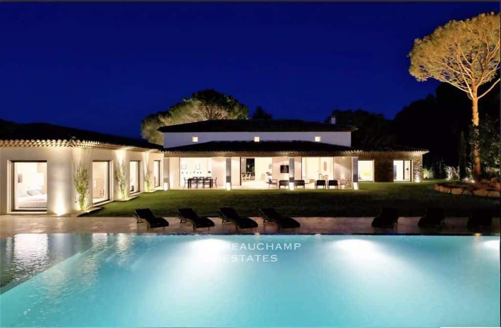 SAINT-TROPEZ – EXCEPTIONAL CONTEMPORARY PROPERTY JUST MOMENTS FROM THE BEACH