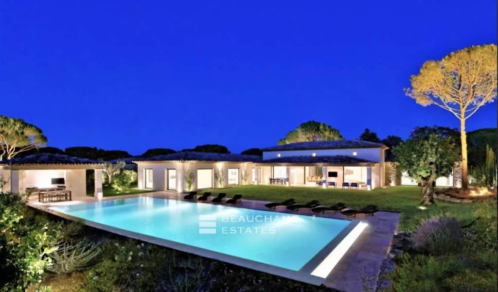 SAINT-TROPEZ – EXCEPTIONAL CONTEMPORARY PROPERTY JUST MOMENTS FROM THE BEACH
